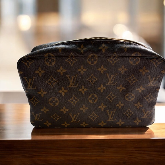 LOUIS VUITTON Monogram Trousse Toilette 28 - Picture 2 of 8